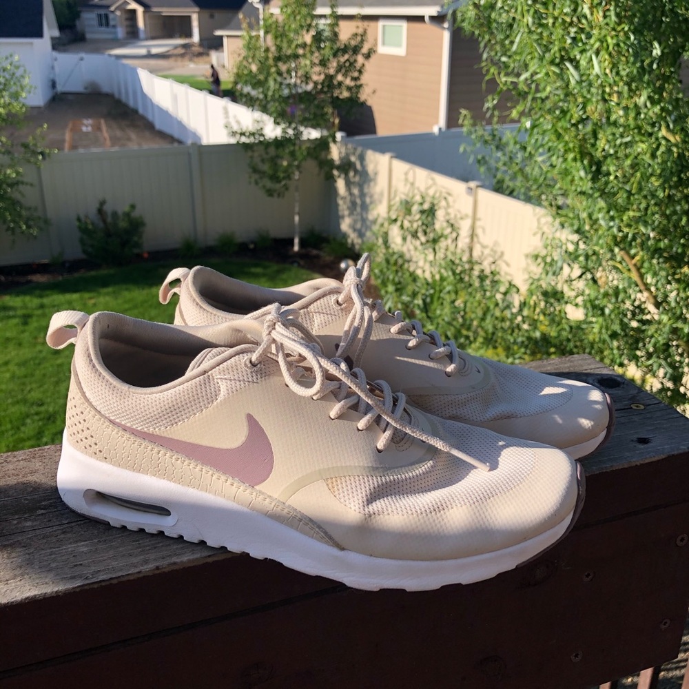 women’s size 8.5 beige and purple nike sneakers :)